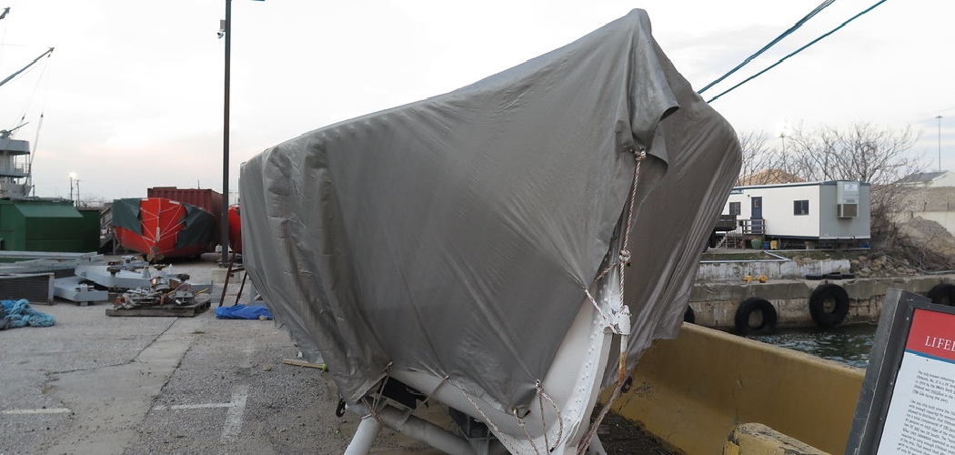 How to Cover a Boat With a Tarp