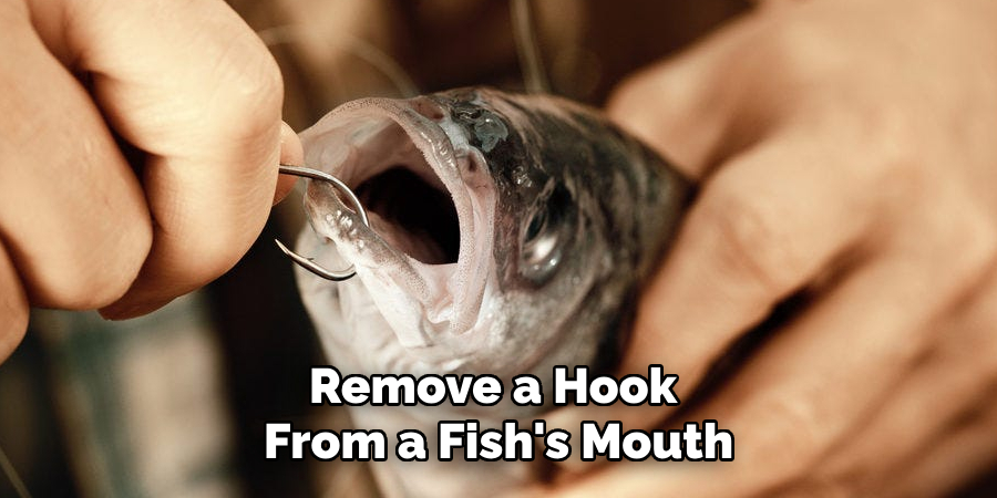 Remove a Hook From a Fish's Mouth