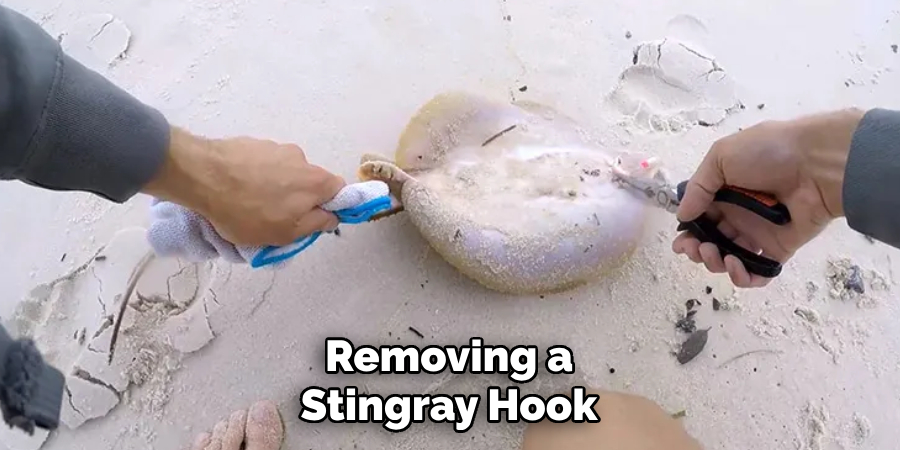 Removing a Stingray Hook