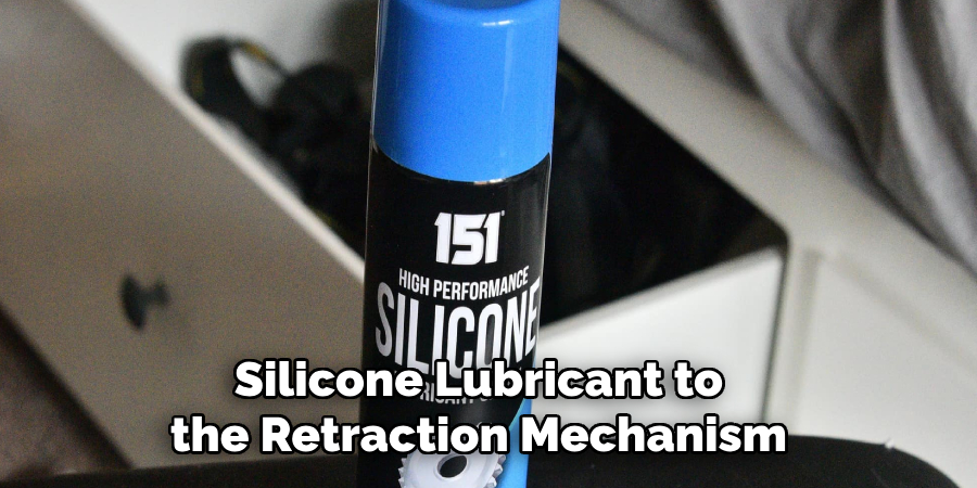 Silicone Lubricant to the Retraction Mechanism