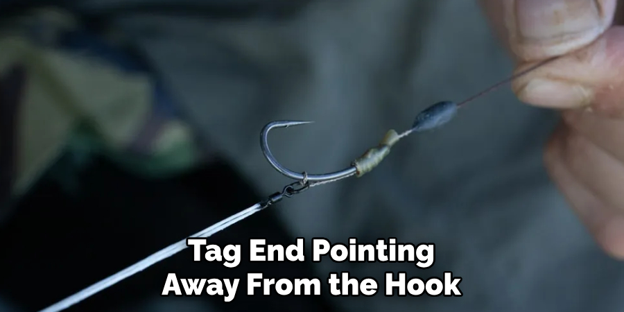 Tag End Pointing Away From the Hook