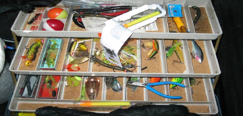 How to Use Plastic Tackle Box