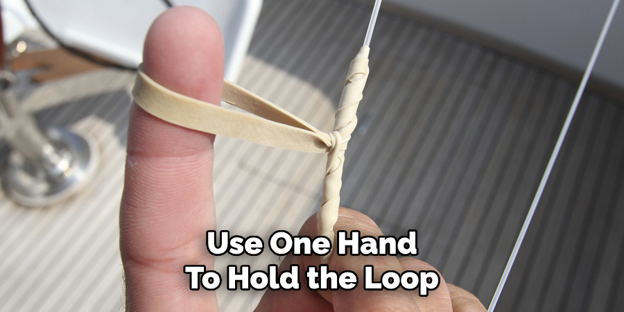 Use One Hand To Hold the Loop